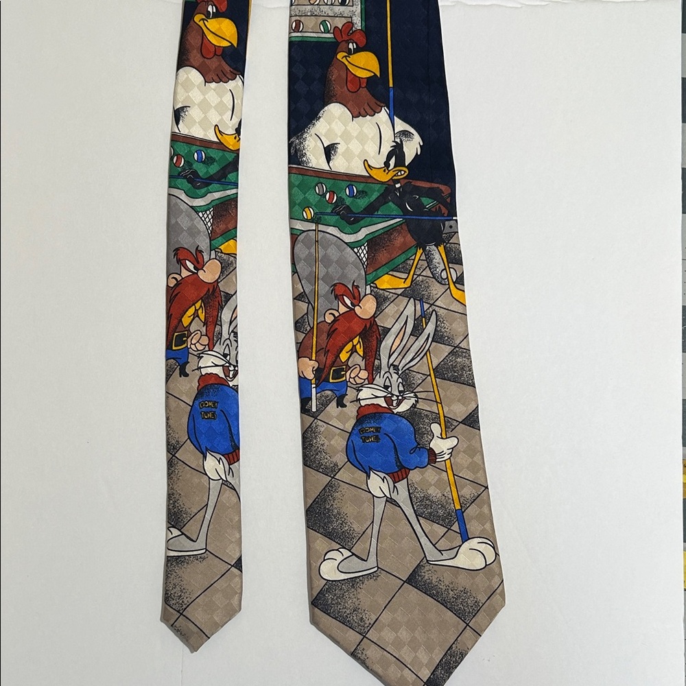 Warner Bros. Looney Tunes vintage Patterned novelty Necktie. Bunny, rooster, Sam